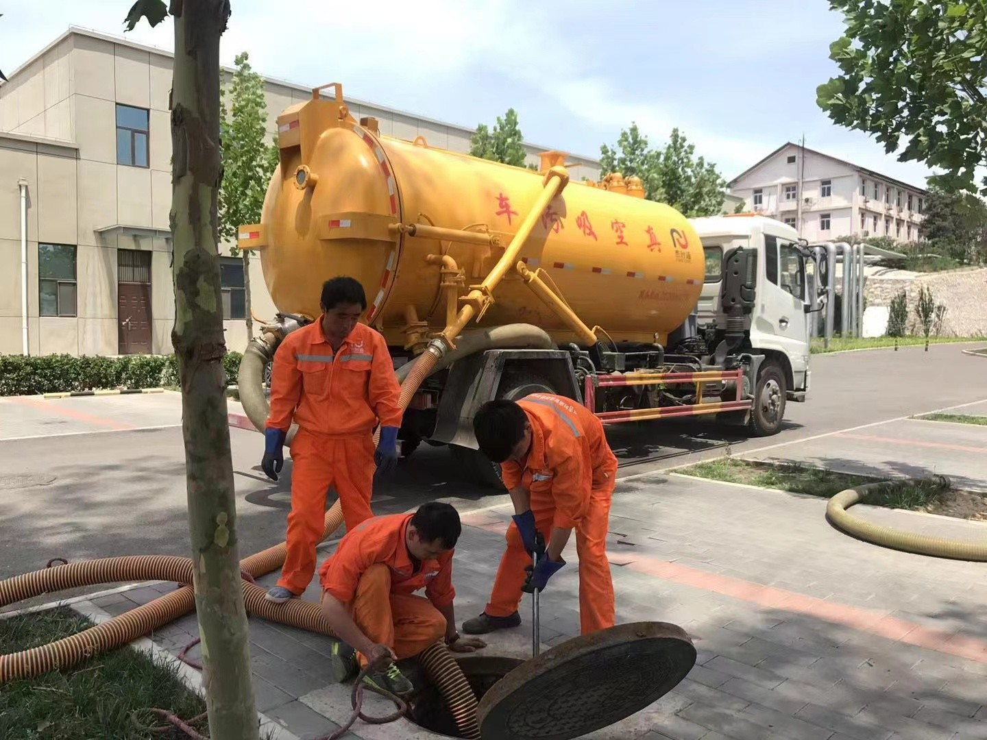 香坊化粪池清理与5-8吨吸粪车施工效率分析